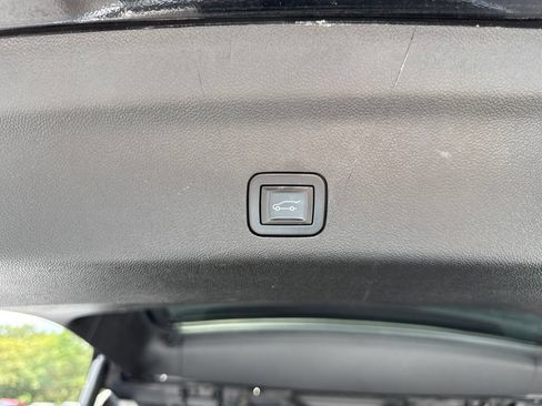 Used 2025 Chevrolet Tahoe LT RWD image 33