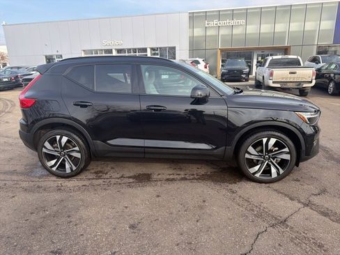 Used 2023 Volvo XC40 B5 Plus w/ Driver Assist Package image 6