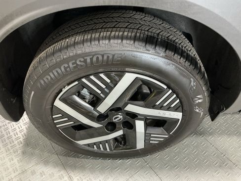 Used 2025 Nissan Kicks SV image 27