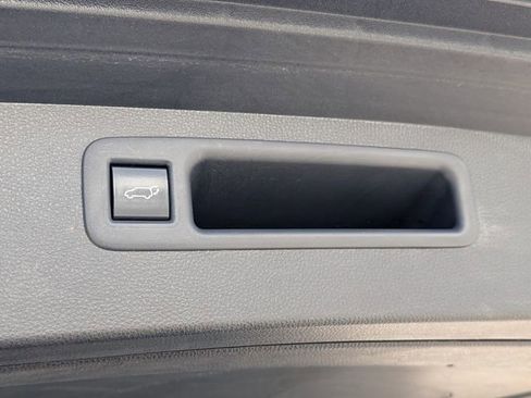 Used 2022 Toyota Highlander XLE image 12