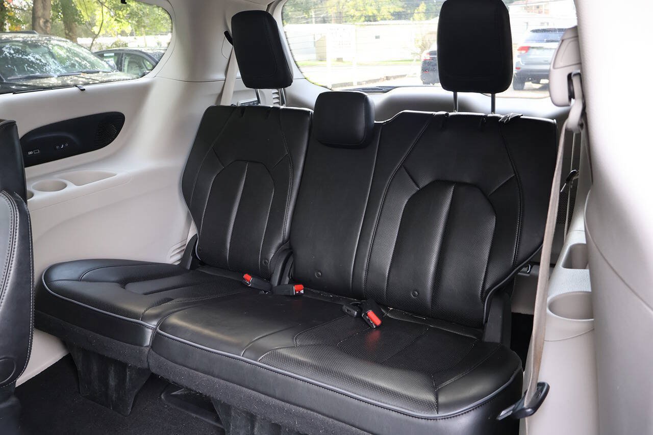 Used 2018 Chrysler Pacifica Limited FWD image 20