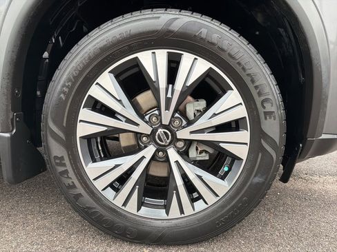 Used 2021 Nissan Rogue SV image 11