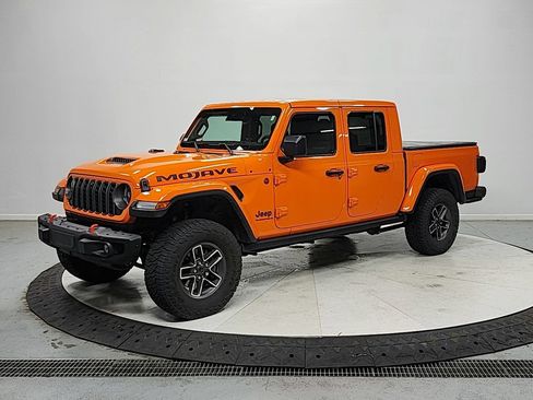 Used 2025 Jeep Gladiator Mojave AWD/4WD image 3