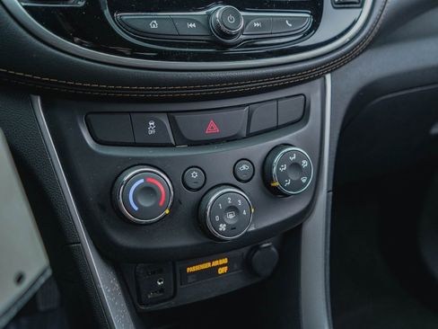 Used 2021 Chevrolet Trax LT image 12