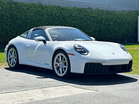 Certified 2026 Porsche 911 Targa 4 GTS AWD/4WD image 9