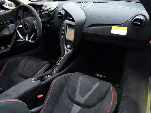 Used 2024 McLaren 750S Spider image 10