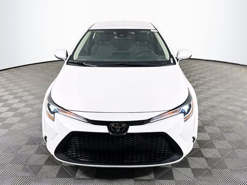 Used 2022 Toyota Corolla LE FWD image 2