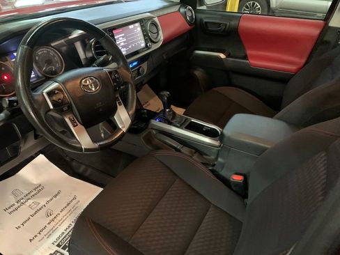 Used 2021 Toyota Tacoma SR5 AWD/4WD image 11