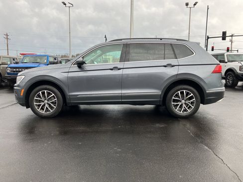 Used 2020 Volkswagen Tiguan SE w/ Panoramic Sunroof Package image 3