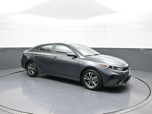 Certified 2024 Kia Forte LXS FWD image 4