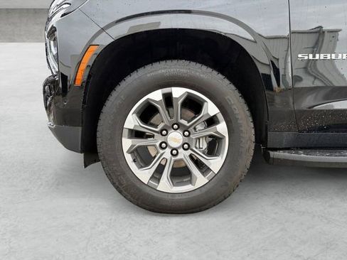 Certified 2025 Chevrolet Suburban LS image 19