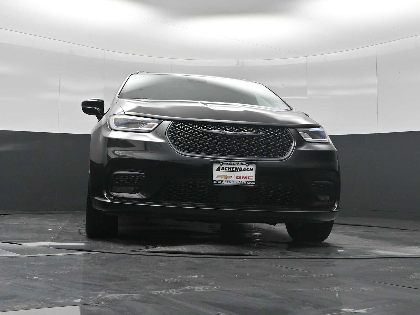Used 2025 Chrysler Pacifica Limited FWD image 19