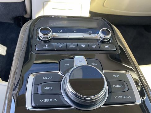 Used 2017 Genesis G90 3.3T Premium image 13