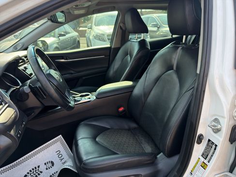 Used 2018 Toyota Camry XSE FWD image 14