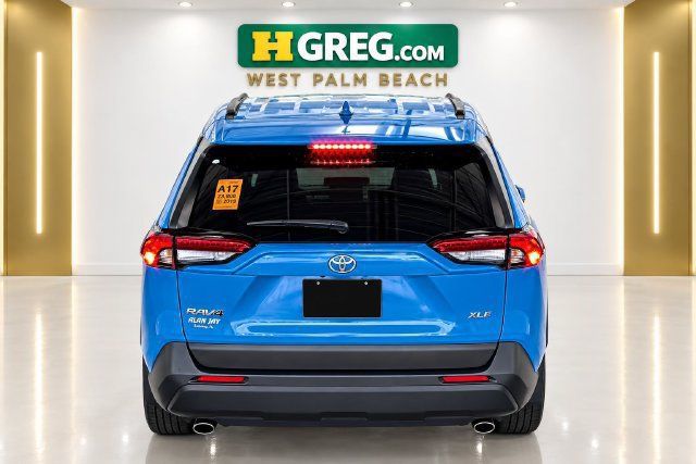 Used 2019 Toyota RAV4 XLE w/ Convenience Package FWD image 8