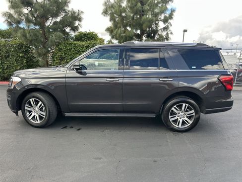 Used 2024 Ford Expedition Limited image 3