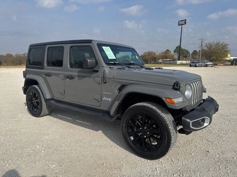 Used 2021 Jeep Wrangler Unlimited Sahara image 6