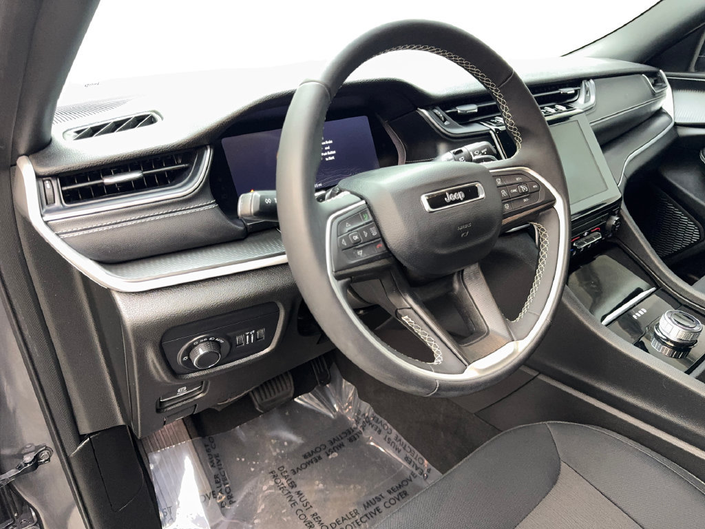 Used 2025 Jeep Grand Cherokee Laredo X AWD/4WD image 52