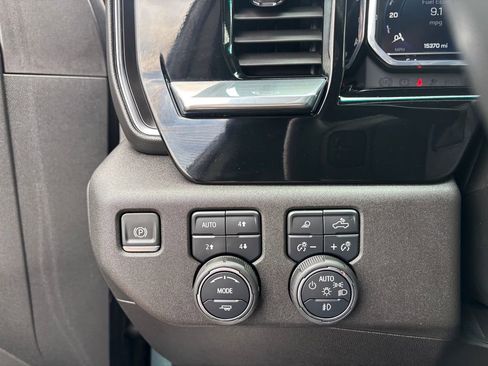 Used 2025 Chevrolet Silverado 2500 LTZ w/ LTZ Convenience Package image 19