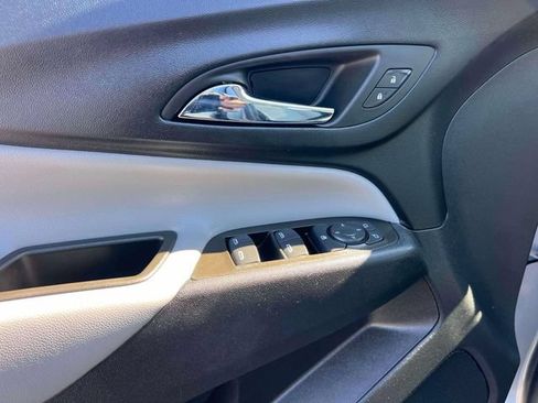 Used 2023 Chevrolet Equinox LS w/ Driver Confidence II Package FWD image 18