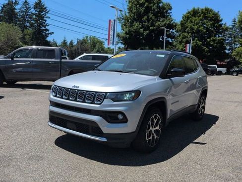 Used 2024 Jeep Compass Limited w/ Sun and Sound Group AWD/4WD image 7