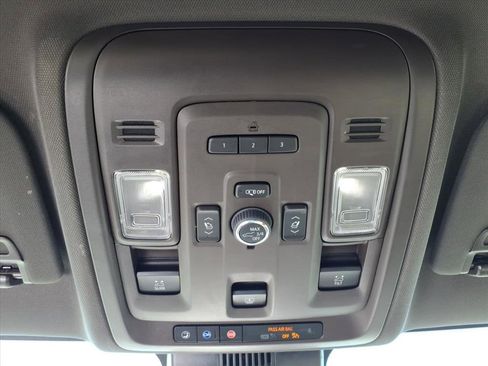 Used 2023 GMC Yukon XL SLT w/ SLT Premium Package image 18