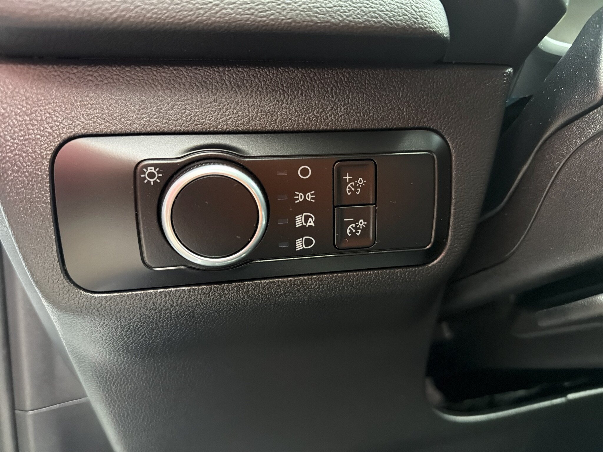 Certified 2025 Ford Escape Active AWD/4WD image 18