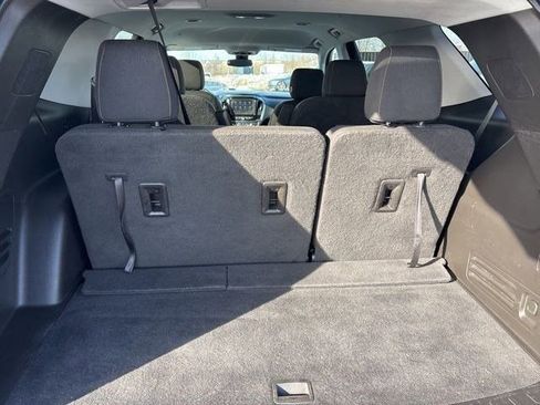 Used 2021 Chevrolet Traverse LT image 36