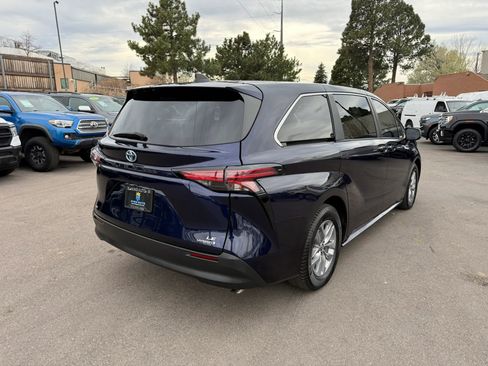 Used 2022 Toyota Sienna LE image 10