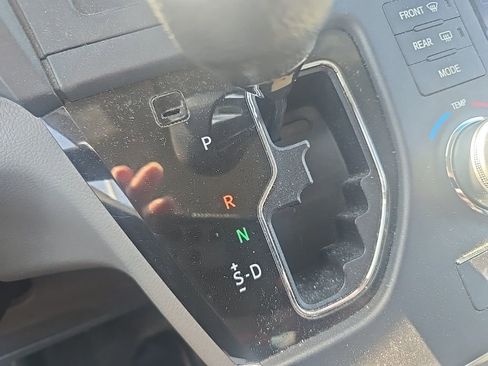 Used 2016 Toyota Sienna LE image 15