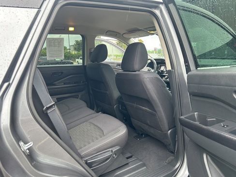 Used 2024 Nissan Pathfinder SV FWD image 25