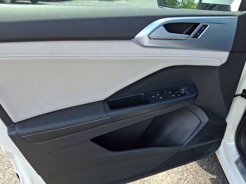 Used 2025 Volkswagen Taos SE image 22