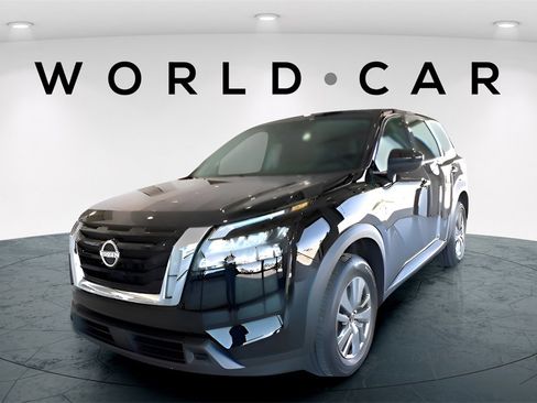 Used 2025 Nissan Pathfinder S image 3