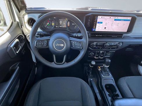 Used 2024 Jeep Wrangler Unlimited image 4