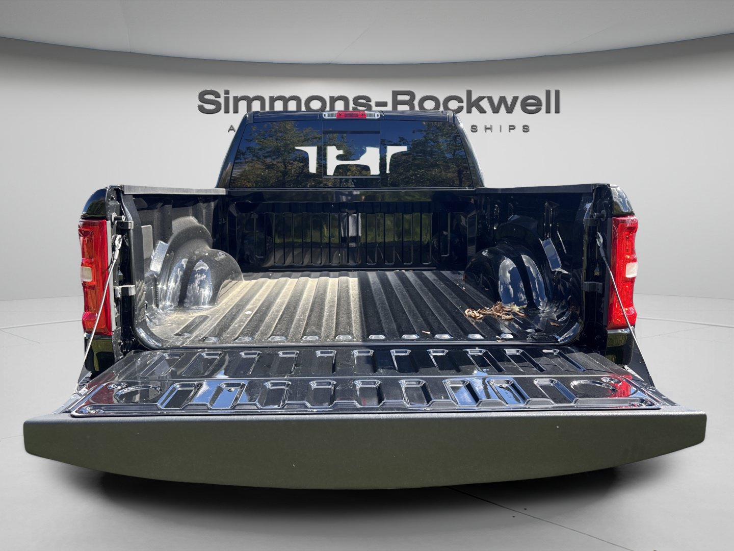 Used 2025 RAM 1500 Big Horn AWD/4WD image 9