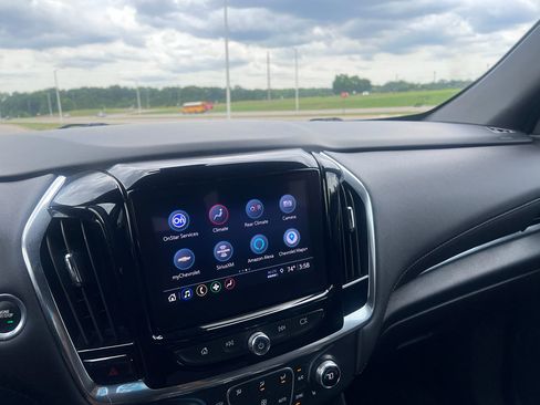 Used 2022 Chevrolet Traverse LT FWD image 21