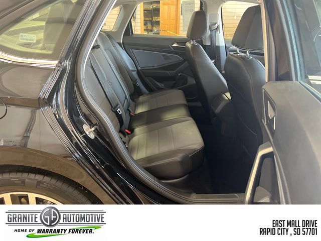 Used 2025 Volkswagen Jetta SE FWD image 36