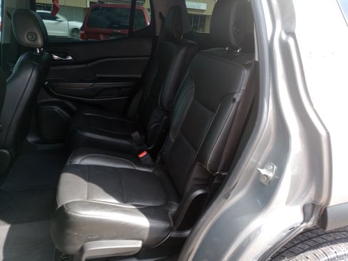 Used 2019 GMC Acadia SLT FWD image 11