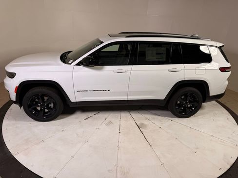 New 2025 Jeep Grand Cherokee L Limited w/ Luxury Tech Group II AWD/4WD image 4