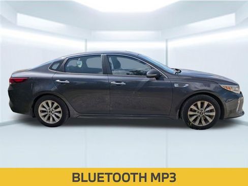 Used 2018 Kia Optima S FWD image 2