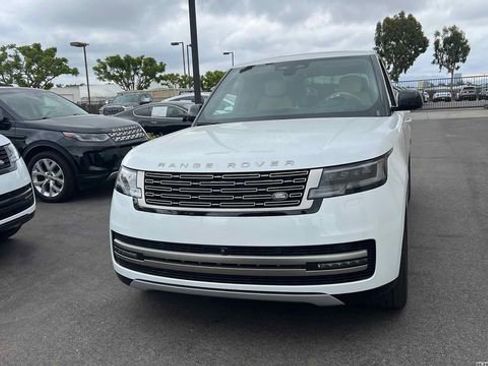 Used 2024 Land Rover Range Rover SE AWD/4WD image 3