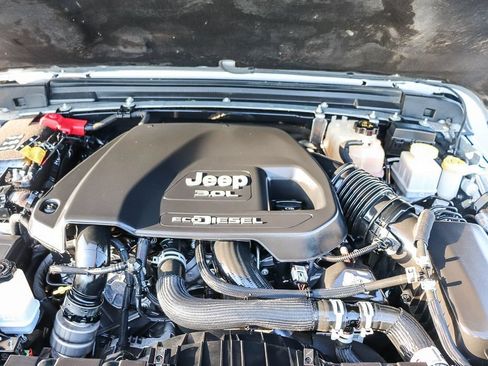 Used 2022 Jeep Gladiator Rubicon w/ Trailer Tow Package AWD/4WD image 30