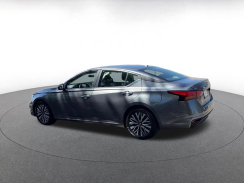 Used 2025 Nissan Altima 2.5 SV FWD image 10