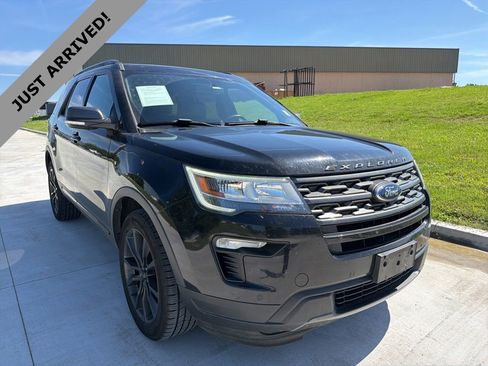 Used 2018 Ford Explorer XLT w/ Equipment Group 202A AWD/4WD image 3
