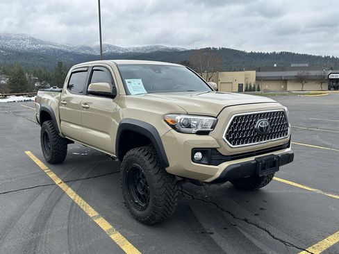 Used 2019 Toyota Tacoma TRD Off-Road image 1