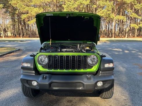 Used 2025 Jeep Wrangler Sport S image 19