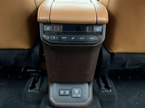 Used 2021 Toyota Highlander Platinum AWD/4WD image 22