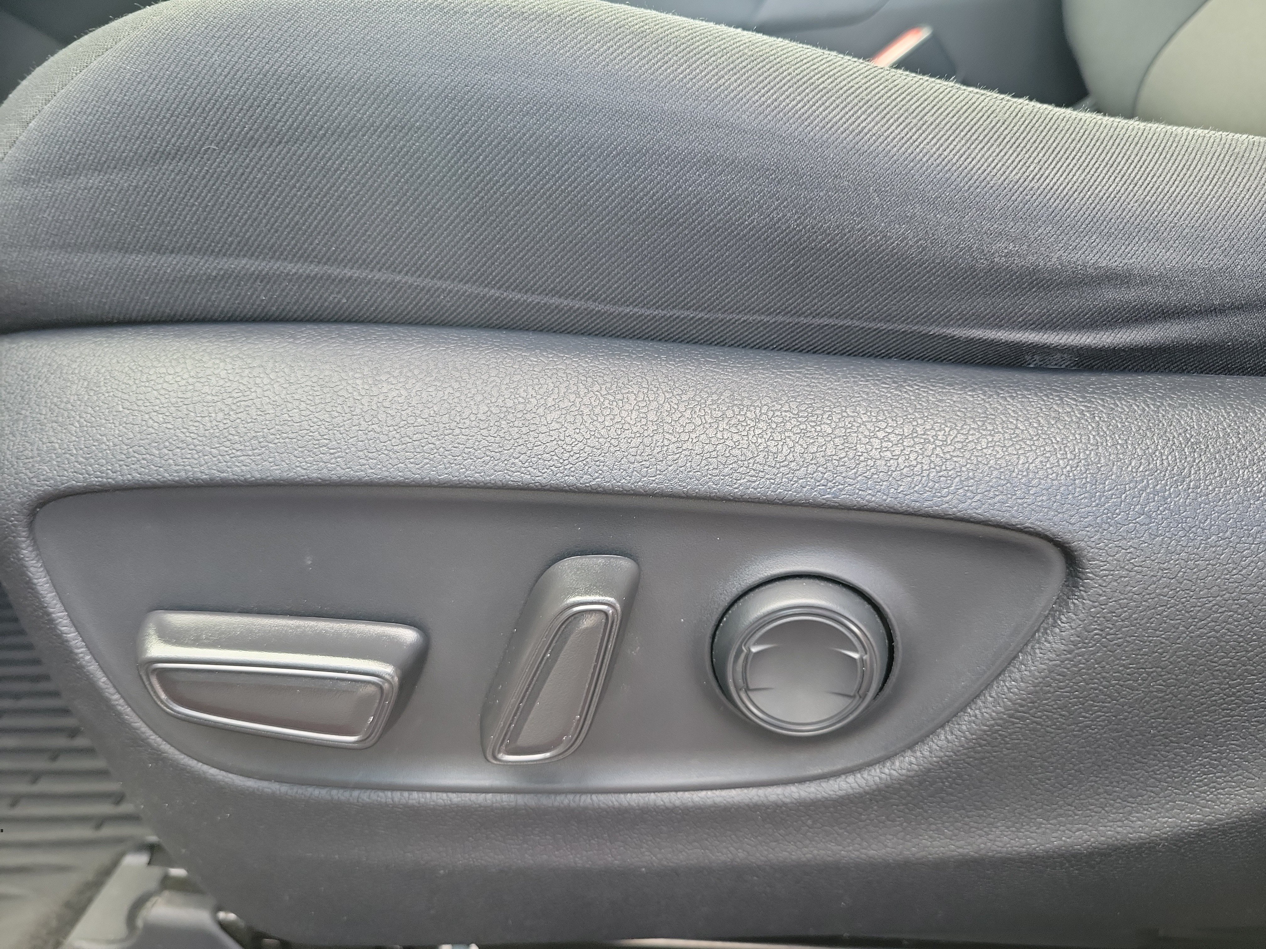 Certified 2021 Toyota RAV4 XLE w/ Convenience Package FWD image 19