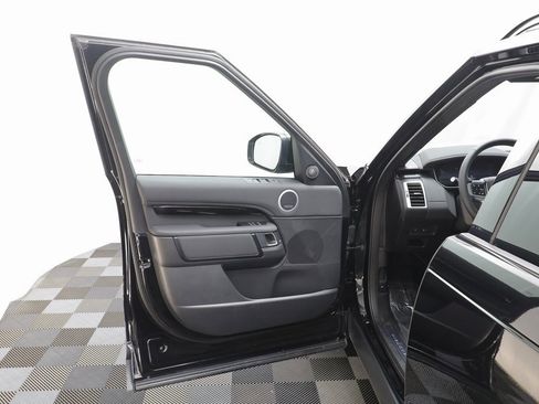 Certified 2025 Land Rover Discovery S image 5