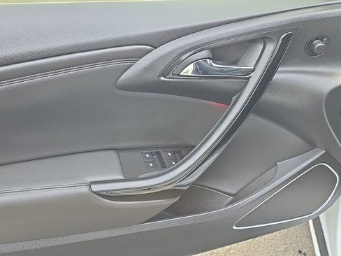 Used 2016 Buick Cascada image 11